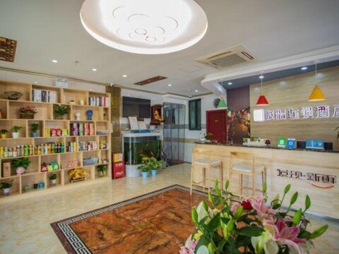 Junyi Chain Hotel (Nanjing South Railway Station Hongyun Avenue Subway Station)