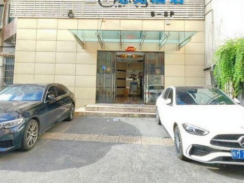 Wuzhou E-sports Hotel (Huinan Pedestrian Street)