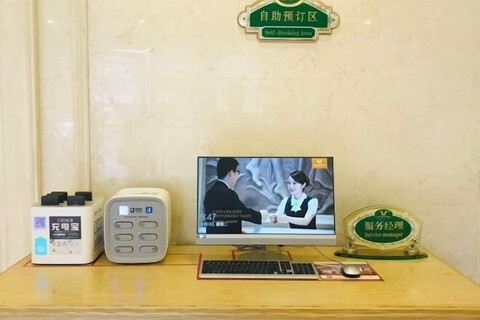 Vienna Hotel (Chengdou Dufu Thatched Cottage Jinsha Site)