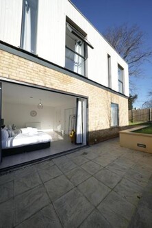 Ealing Broadway Great Stay 7-Minute Walk from the Underground