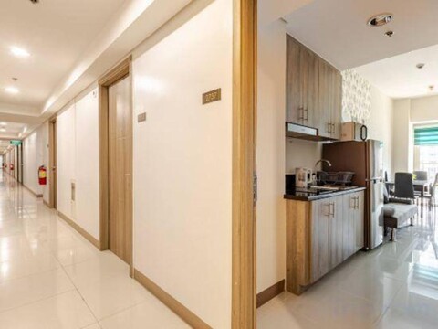 J5 Bayview Elegant Retreat with Stunning Views