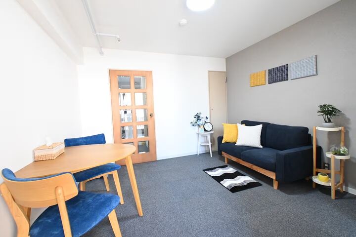 room detail thumbnail 1