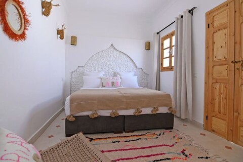 리아드 라르비 칼리스