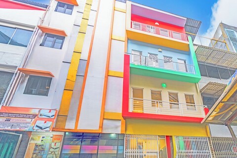 호텔 O 망가 베사르, 망가 베사르 역 근처, 이전 이름 와르나 와르니 레지던스