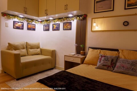 에메랄드 코지 스페이스