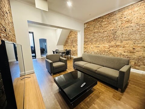 시드니 캠퍼타운에 위치한 코지 코리빙