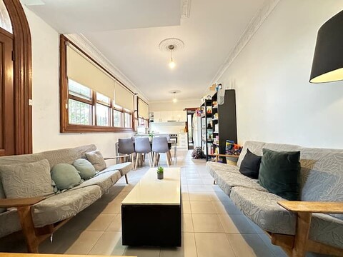 시드니 뉴타운 중심지에 위치한 Leafy 프라이빗 쉐어룸