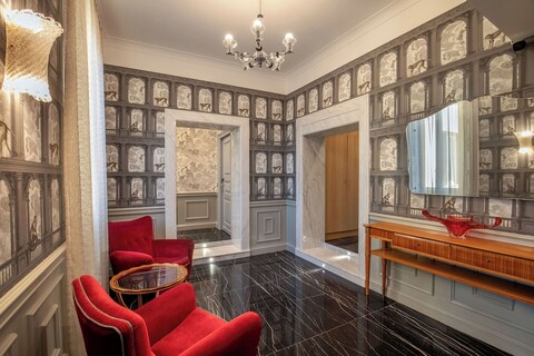 스페인 계단의 인, 엘레강트 컬렉션, 젬