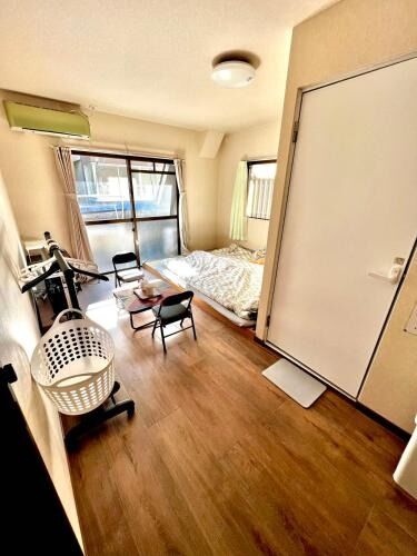 room detail thumbnail 1