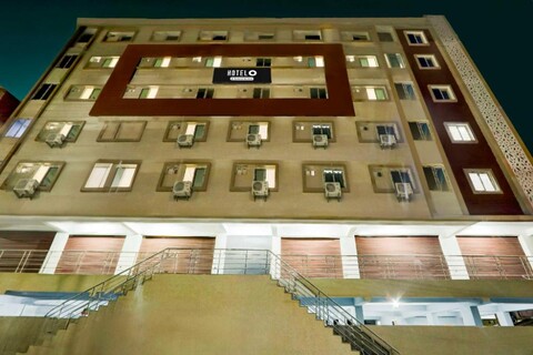 Townhouse Oak Nizampet X Bus Terminal