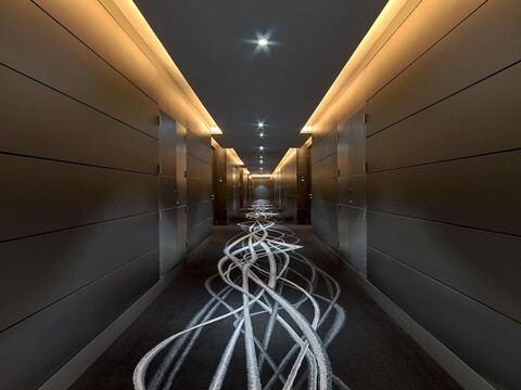 V 호텔 두바이, 큐리오 콜렉션 바이 힐튼