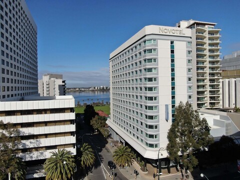 노보텔 퍼스 랭리