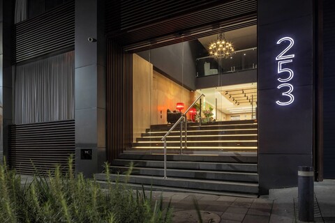 콜로니 레지던스 & 스위트