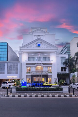 블루 스카이 판두라타 부티크 호텔