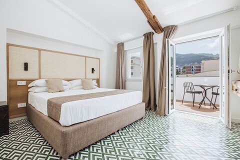 소렌토 센터 구시가지 근처의 우아한 스위트, 발코니 있음