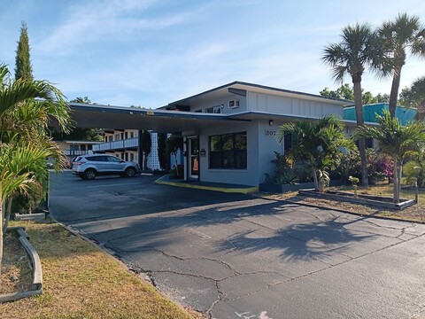 버짓 인 이스트