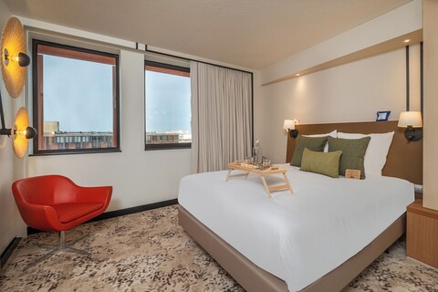 퍼스트네임 툴루즈 레지던스, 하얏트의 JdV 소속