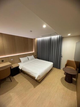 Golden Hotel 골든 호텔