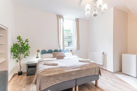 웨스트반호프 근처의 시크 스튜디오