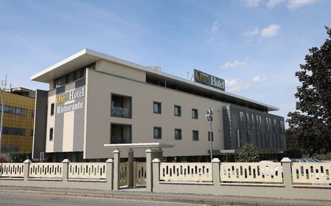 원 호텔 & 레스토랑