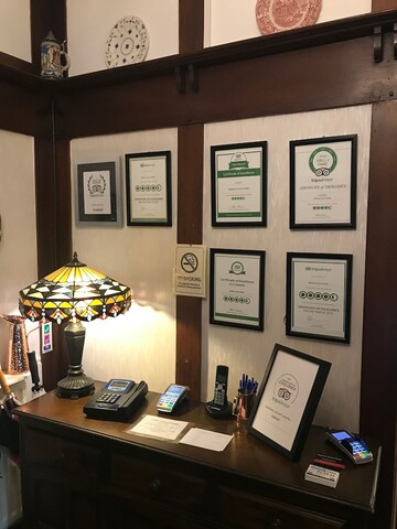 바론스 코트 호텔