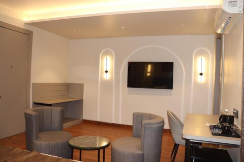 Raajhans A Boutique Stay