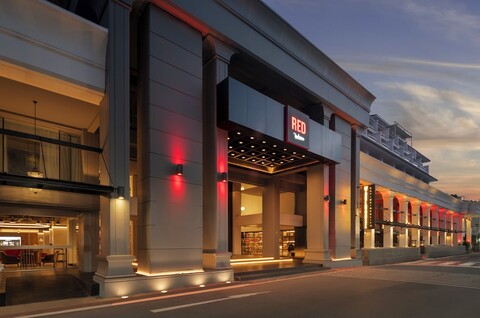 래디슨 레드 푸켓 파통 비치