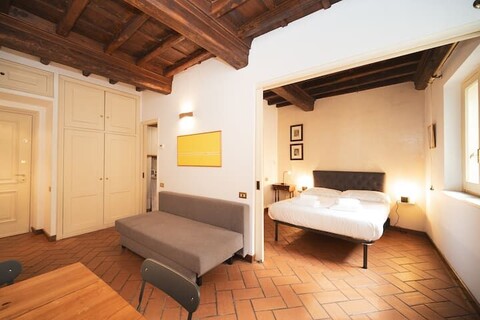 로마 크로치페리 트레비 분수 인근 아파트 (Crociferi)