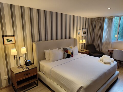 자모라 바이 미스터 W