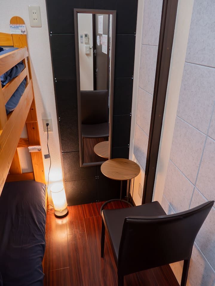 room detail thumbnail 2