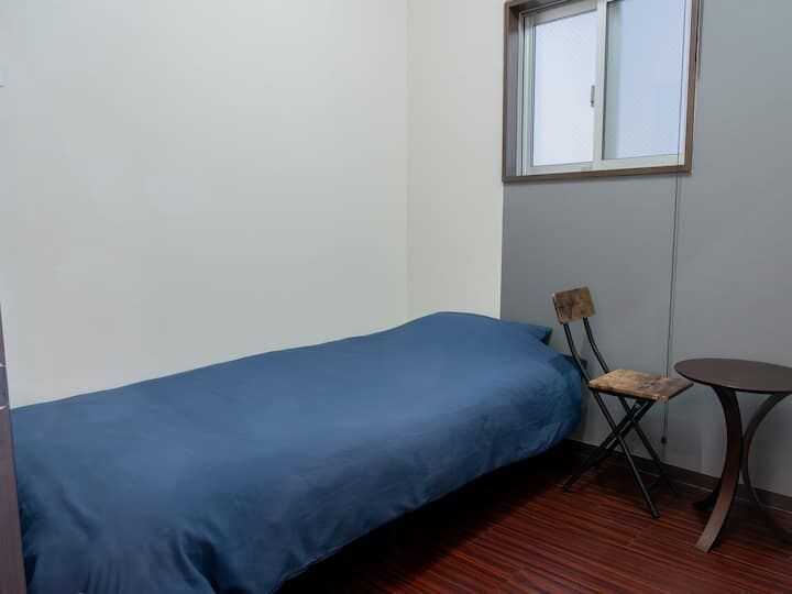 room detail thumbnail 1