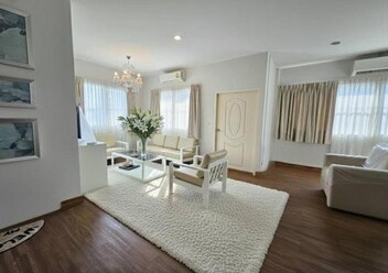 Blissful Heaven Residence at BTS Phromphong Emdistrict Shopping Area