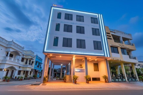 FabHotel Golden Manor Inn