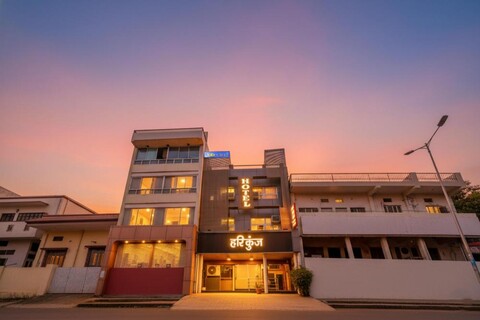 FabHotel Hari Kunj 900 m from Kashi Vishwanath Temple - Kashi Vishwanath Temple