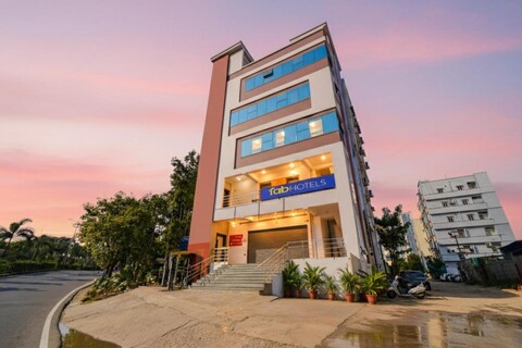 Fabhotel SRH Pride - Nr Hitech City Railway Station