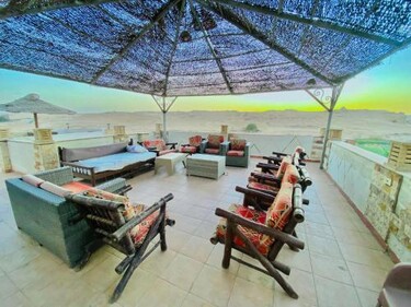 Great Sun Pyramids Inn