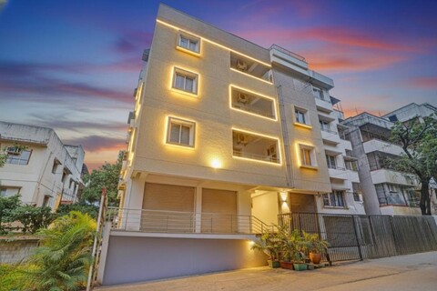 Via Balaji Luxury - Padmavathi Meenakshi Kalyana Mantapa Road