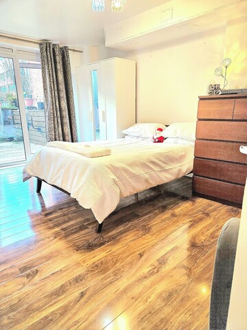 넓은 방, 프라이빗 발코니 있는 리트리트