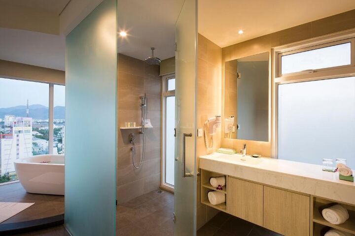 room detail thumbnail 2