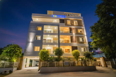 FabHotel De Alphabet II - Nr Ameerpet Metro Station