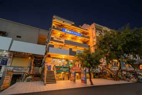 FabHotel VK Luxury Room's - Nr UMCC Shahpur, Jeedimetla