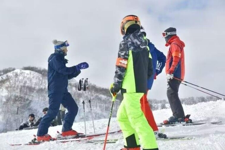 갈라 유자와 스키 리조트 리프트권 및 장비 렌탈 
