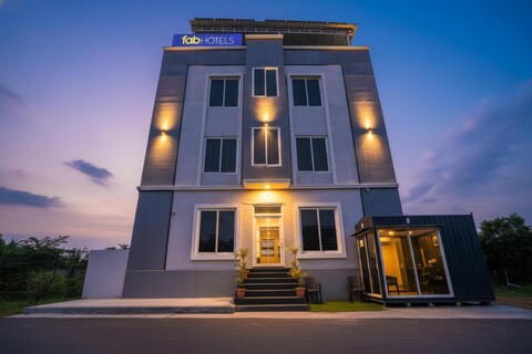 FabHotel Sree Laveeza