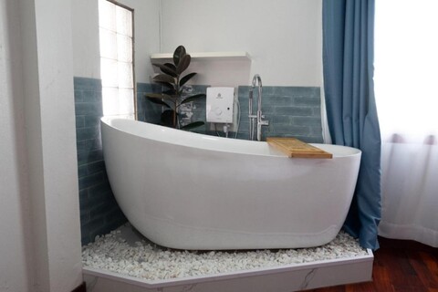 로맨틱 게타웨이• 메콩 리버• 넷플릭스