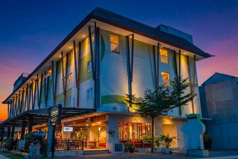 Palette Near Kuta Beach