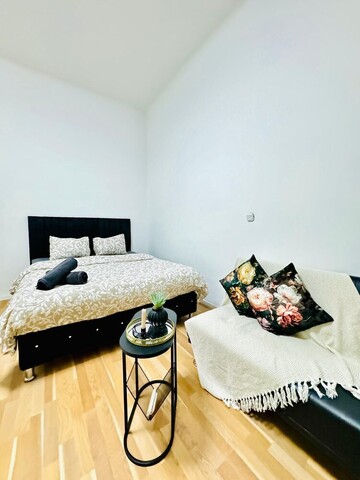 스타일리시 컨템포러리 스테이, 슈타트할레