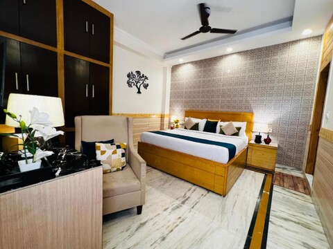 Divine Inn Hotel Rajouri Garden