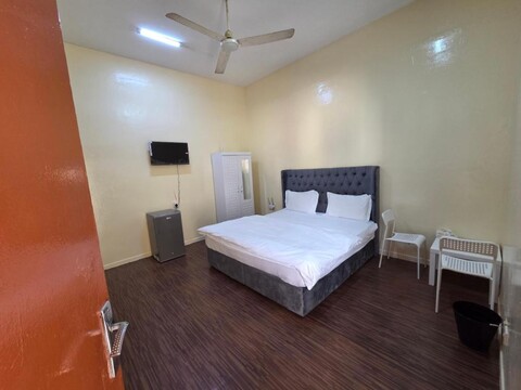 스튜디오 아파트먼트 위드 어태치드 키친 앤 배스룸