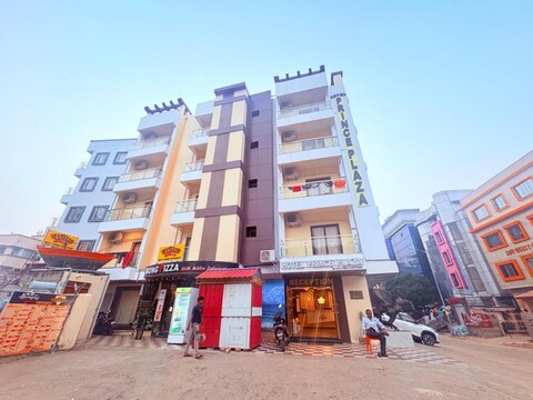 Hotel Prince Plaza with Swimmingpool near seabeach