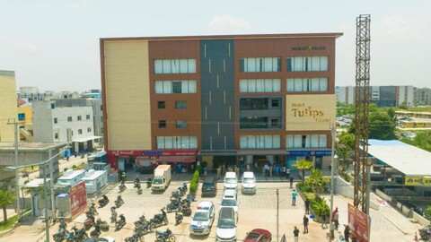 HOTEL TULIPS GRAND